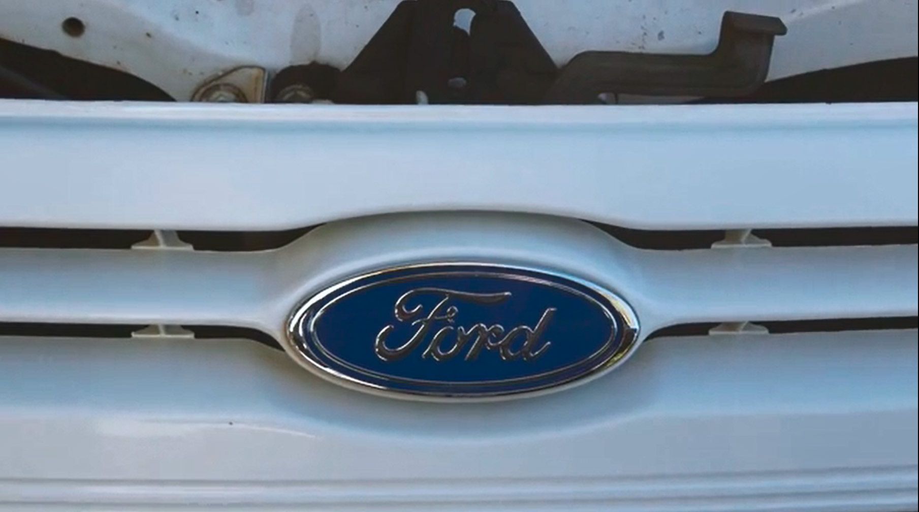 Исходное видео с логотипом Ford..