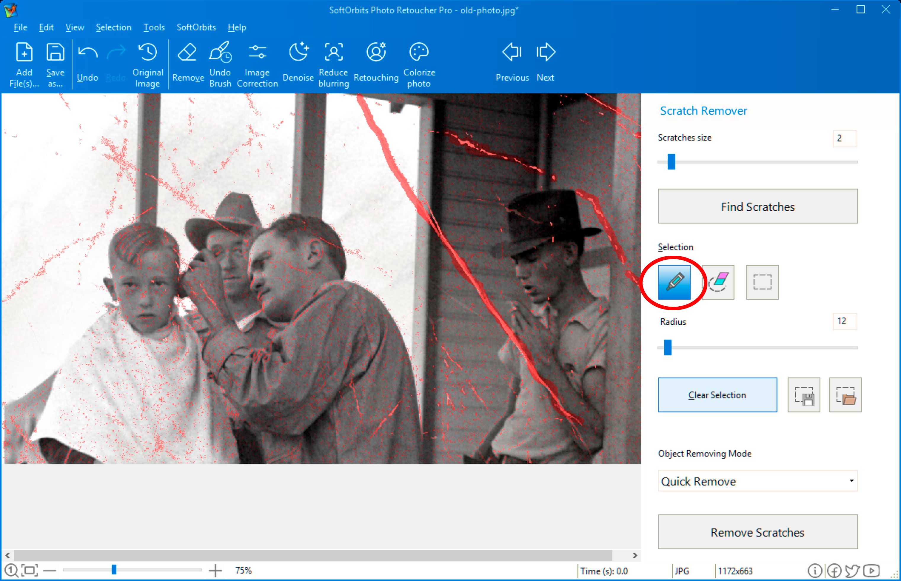 Выбор царапин вручную с помощью Ретушера фотографий..