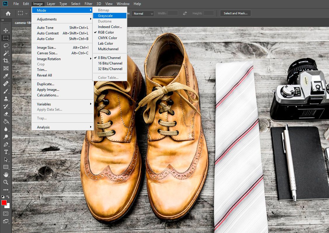 Photoshop сделать фотографию оттенками серого..