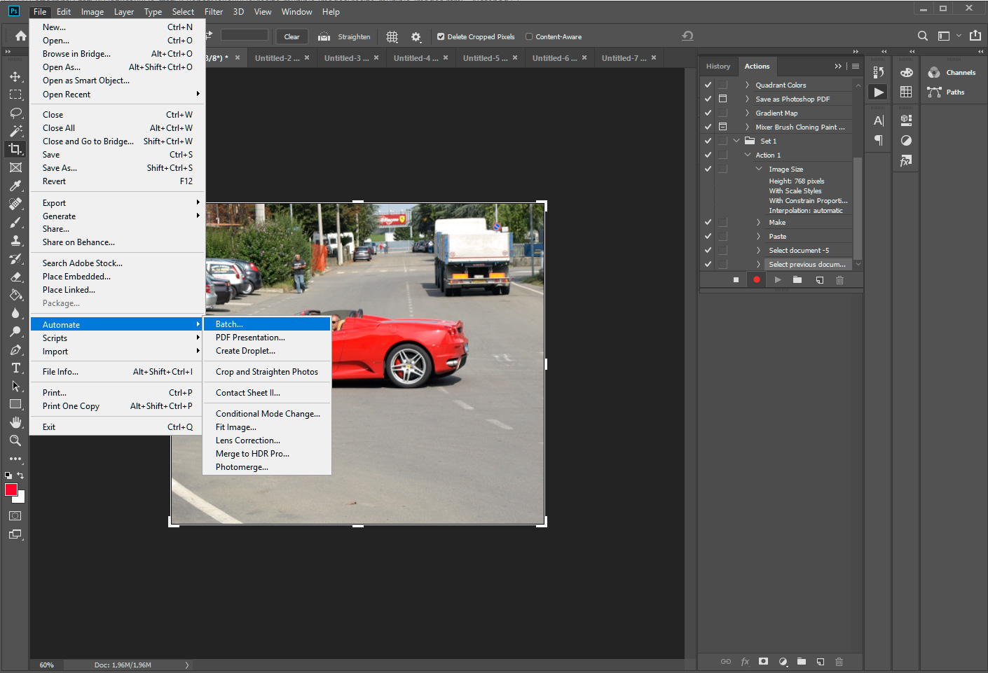 Кадрировать изображения в adobe photoshop.