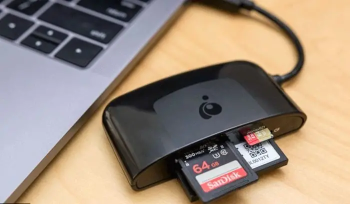 Накопитель SanDisk в картридере..