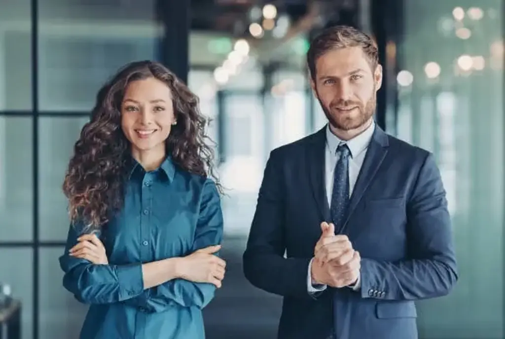 Отличное понимание персонажей и контекста..